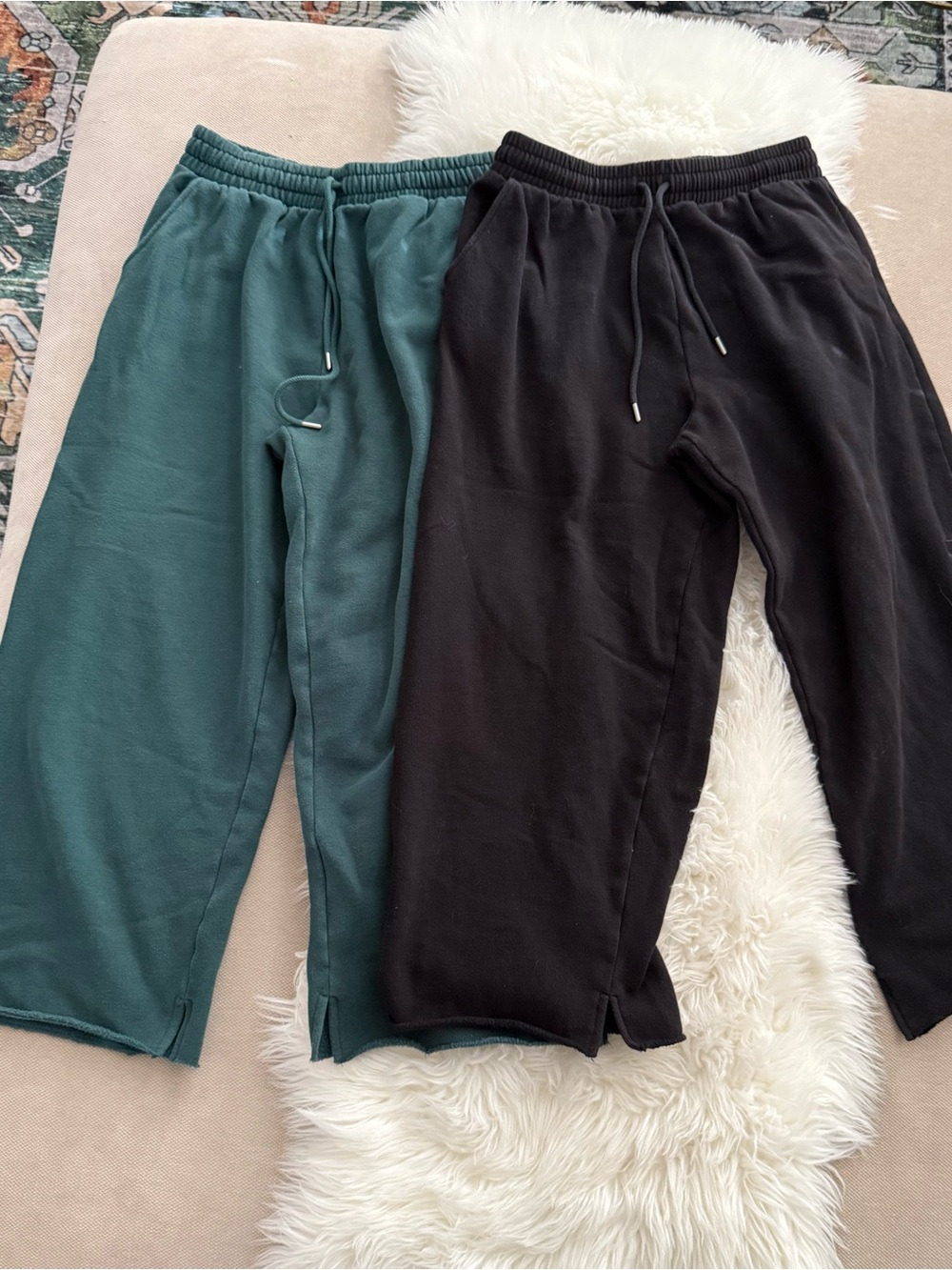 PINK Victoria's Secret set of 2 women’s Sweatpants in deep forest and Black